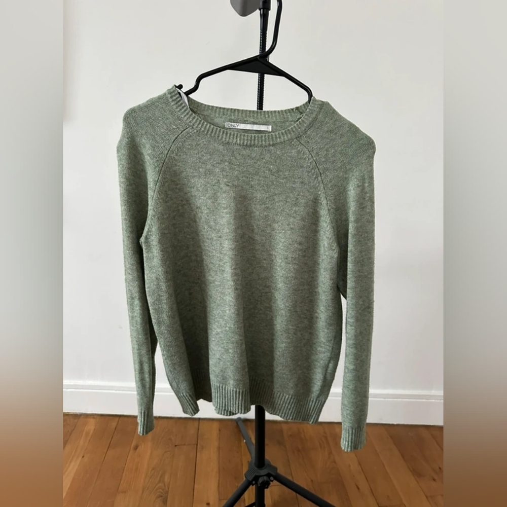Women's Green Sweater